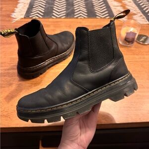 Men’s sz 8 Dr. Martens Embury Chelsea boot